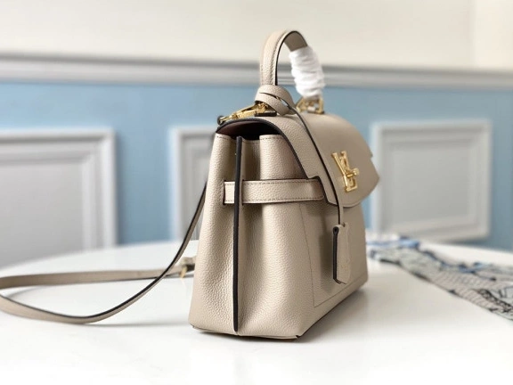 BB LOUIS MM EVER LOCKME VUITTON 0821